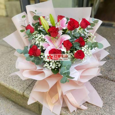 丽水11朵红玫瑰百合，全世界里只有一个你